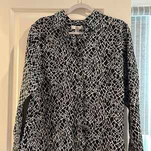 Chico‘s, no iron Black and White Patterned button-down shirt, size 3